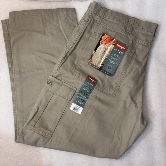 Wrangler Men's Khaki Cargo Pants Size 40 x 30 Relaxed NEW - Picture 1 of 5